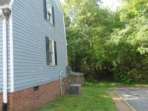 127 Franklin Dr, Central, SC 29630 photo 2