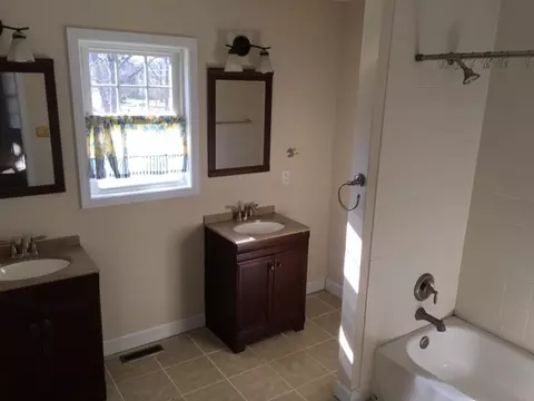 117 S Elm St, Pendleton, SC 29670 photo 5