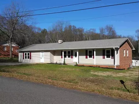 1307 Oak Dr, Pendleton, SC 29670 photo 1