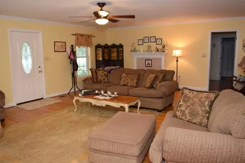 821 Belmina St, Pendleton, SC 29670 photo 9
