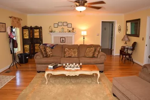 821 Belmina St, Pendleton, SC 29670 photo 8
