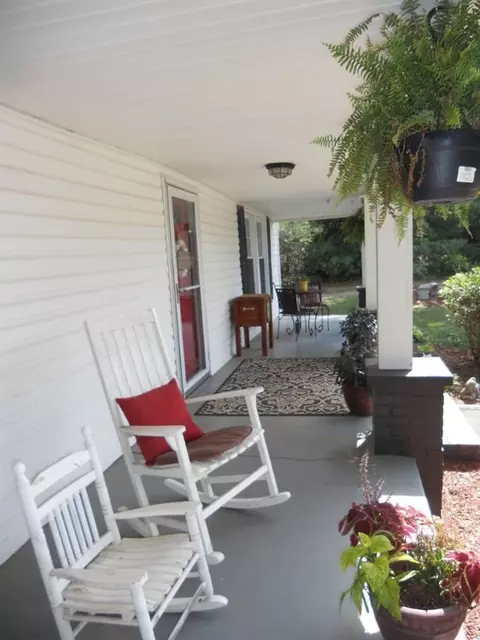 35 Dendy St, Pelzer, SC 29669 photo 3