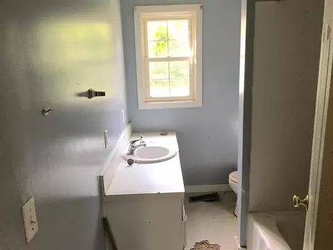806 Hampton St, Iva, SC 29655 photo 5
