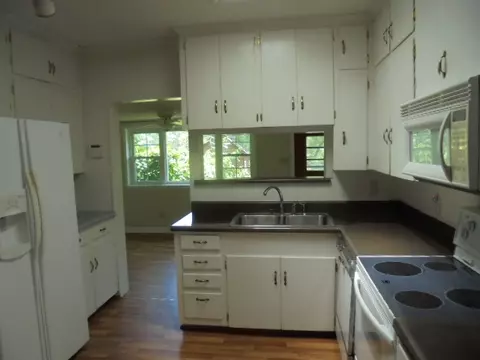 712 Crenshaw St, Pendleton, SC 29670 photo 2