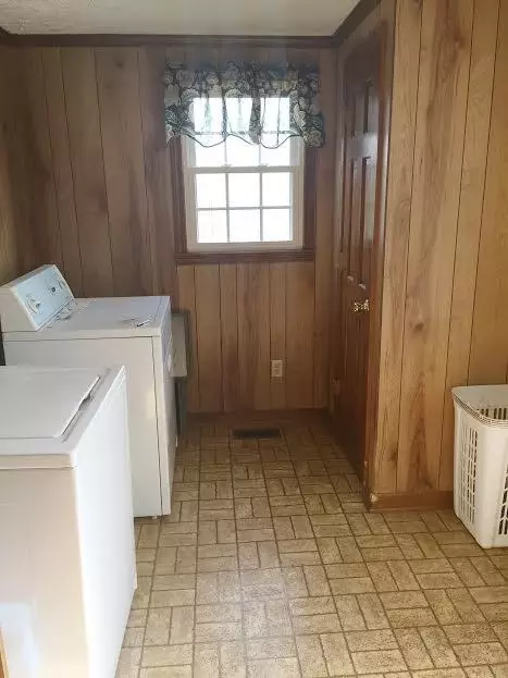 123 Hampton St, Pelzer, SC 29669 photo 6