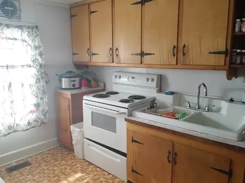 123 Hampton St, Pelzer, SC 29669 photo 3