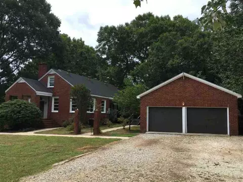 304 S Broad St, Pendleton, SC 29670 photo 4