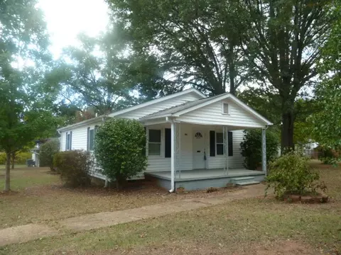100 Summit St, Seneca, SC 29678 photo 1