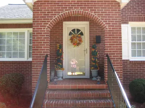 355 S Broad St, Pendleton, SC 29670 photo 9