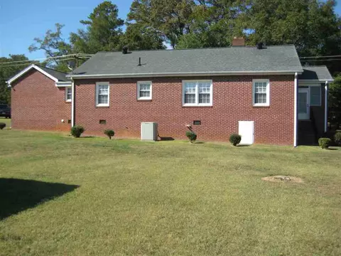 355 S Broad St, Pendleton, SC 29670 photo 5