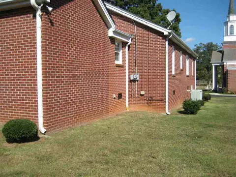 355 S Broad St, Pendleton, SC 29670 photo 4