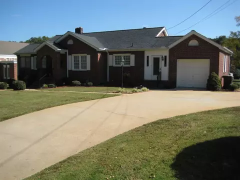 355 S Broad St, Pendleton, SC 29670 photo 2