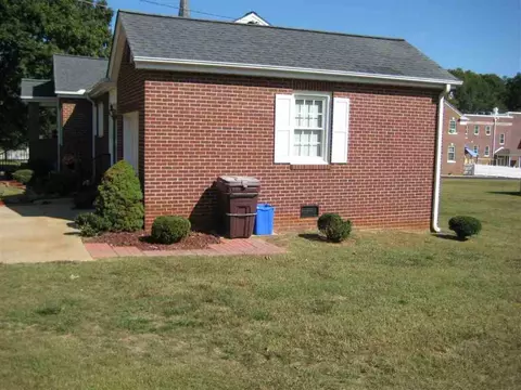 355 S Broad St, Pendleton, SC 29670 photo 3