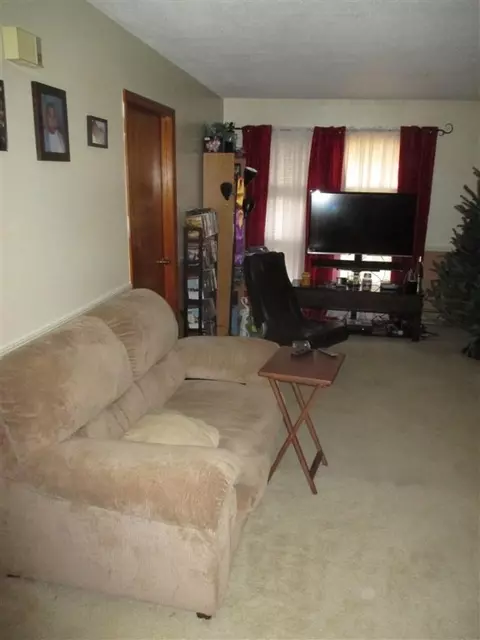 78 Myrtle St, Toccoa, GA 30577 photo 3