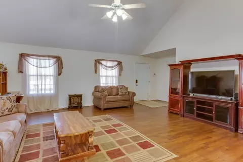 100 Brown Dr, Easley, SC 29642 photo 8