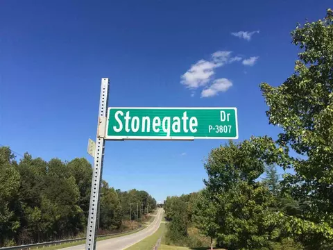105 Stonegate Dr, Seneca, SC 29678 photo 4