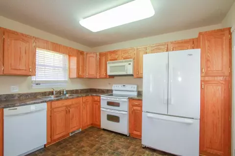 120 Colonial Dr, Pelzer, SC 29669 photo 7
