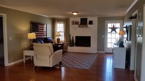 106 Davidson Dr, Easley, SC 29642 photo 3