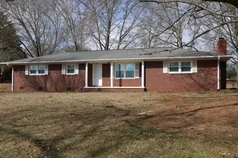 140 Bruce Blvd, Seneca, SC 29678 photo 1