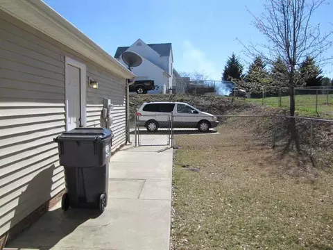 105 Ascot Dr, Easley, SC 29642 photo 36