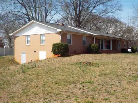 111 Morris St, Central, SC 29630 photo 2