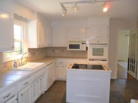 204 Timberlane Dr, Easley, SC 29642 photo 2