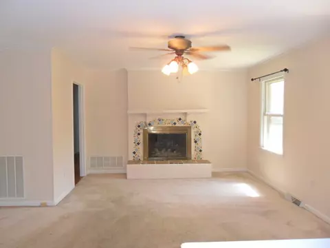 204 Timberlane Dr, Easley, SC 29642 photo 8