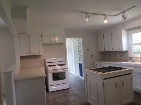204 Timberlane Dr, Easley, SC 29642 photo 3
