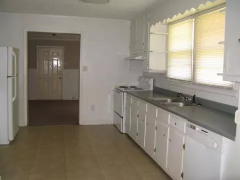 8 Shaw Dr, Williamston, SC 29697 photo 3