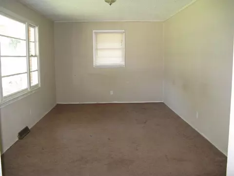 8 Shaw Dr, Williamston, SC 29697 photo 2