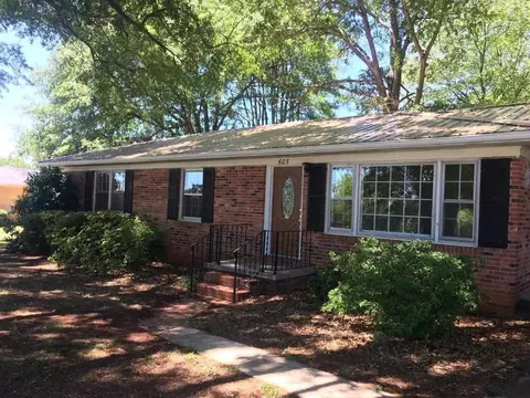 605 Middle Park Dr, Seneca, SC 29672 photo 1