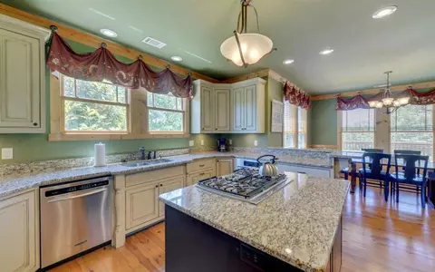 98 Cottage Ln, Toccoa, GA 30577 photo 9