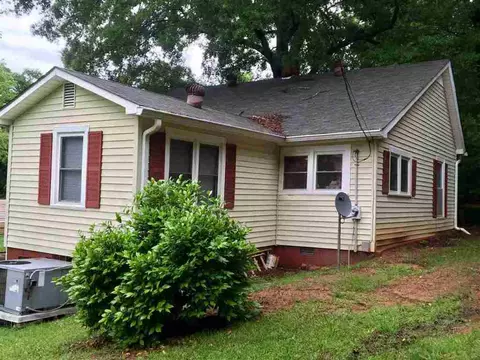305 Hammett St, Honea Path, SC 29654 photo 4