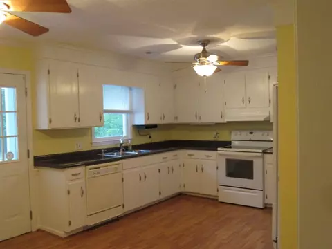 225 Longview Dr, Williamston, SC 29697 photo 3