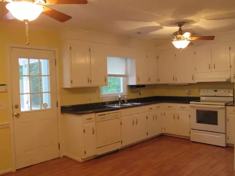 225 Longview Dr, Williamston, SC 29697 photo 4