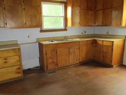 112 W Greer St, Honea Path, SC 29654 photo 9