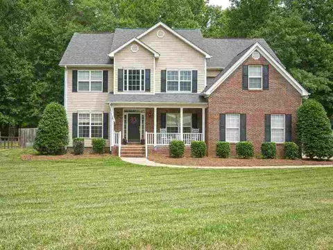 304 Stonewall Dr, Easley, SC 29642 photo 1