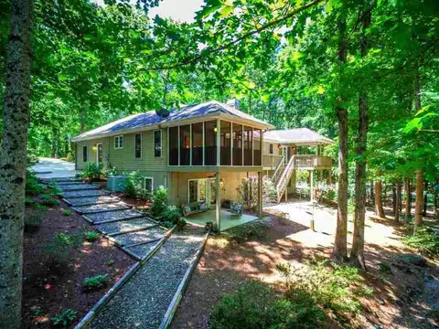 10001 Clovis Dr, Seneca, SC 29672 photo 3