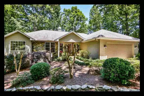 10001 Clovis Dr, Seneca, SC 29672 photo 1
