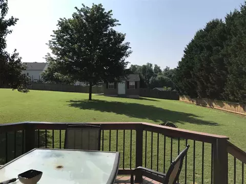 102 Walnut Hl, Easley, SC 29642 photo 2
