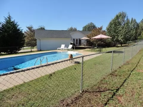418 E Harper Ridge Dr, Seneca, SC 29678 photo 5