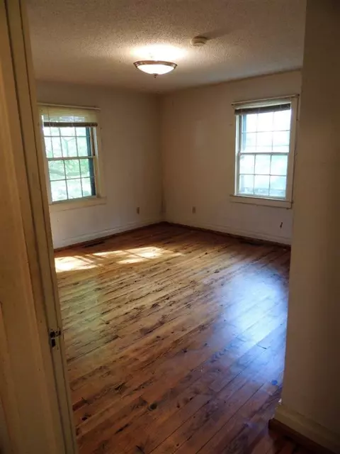 516 E Main St, Pendleton, SC 29670 photo 8