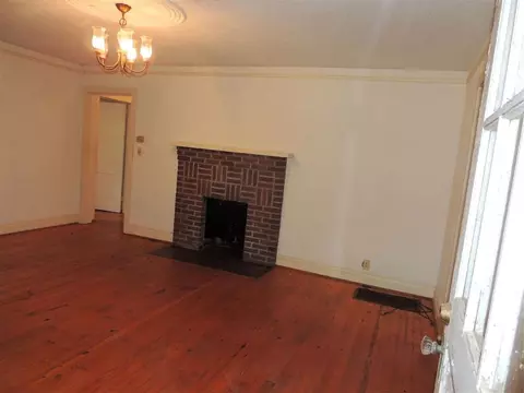 516 E Main St, Pendleton, SC 29670 photo 3