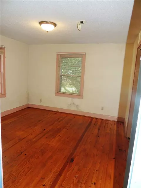 516 E Main St, Pendleton, SC 29670 photo 6