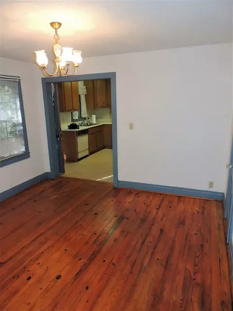 516 E Main St, Pendleton, SC 29670 photo 4