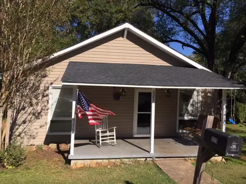 323 E Baker St, Pickens, SC 29671 photo 1