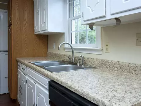 204 Henry Ct, Central, SC 29630 photo 6