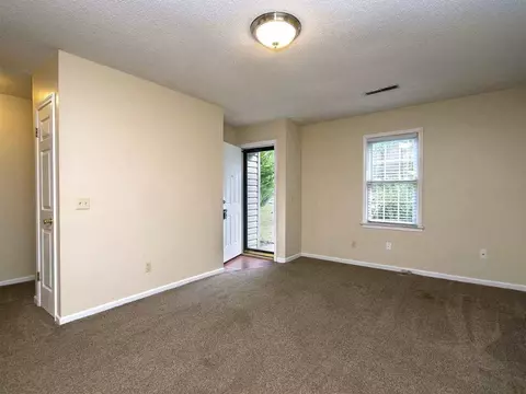204 Henry Ct, Central, SC 29630 photo 4