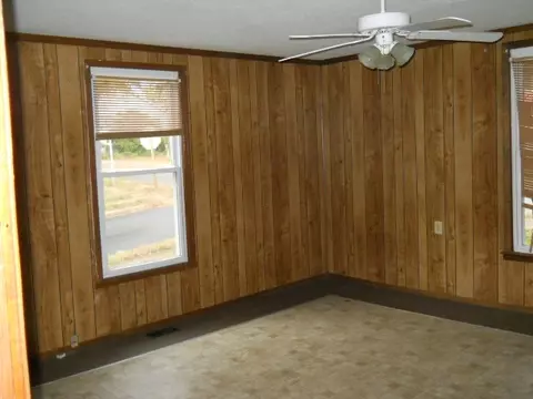 300 Sirrine St, Honea Path, SC 29654 photo 5