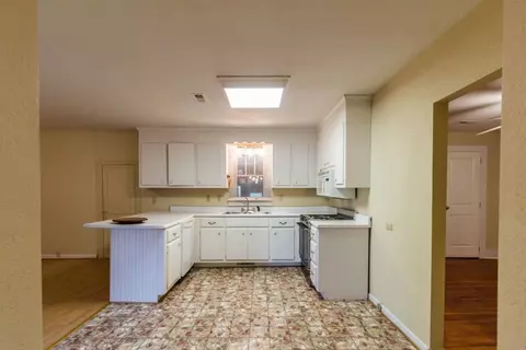 1308 S Walnut St, Seneca, SC 29678 photo 2